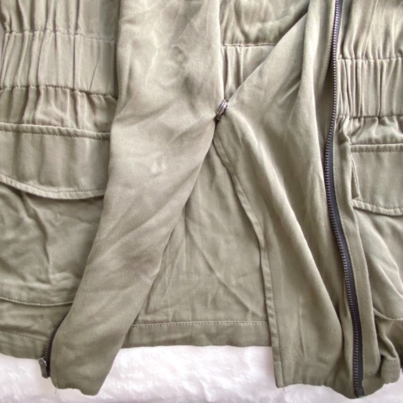Francesca’s Collections Green Military Lightweight Jacket Size Medium - Picture 11 of 16